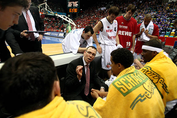 彼此之间的 彼此之间的